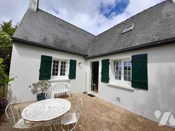 Une maison d'habitation sur sous-sol