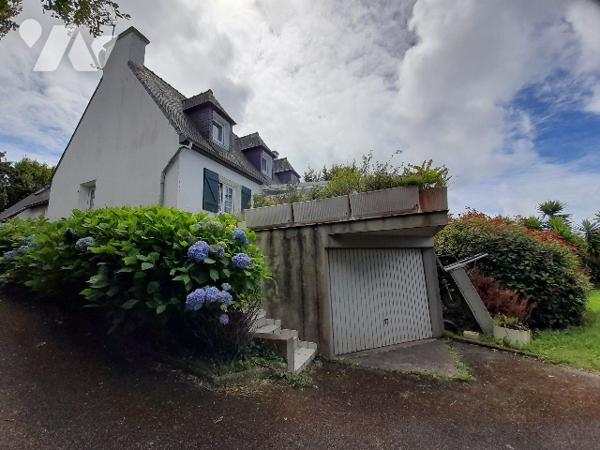 Une maison d'habitation sur sous-sol