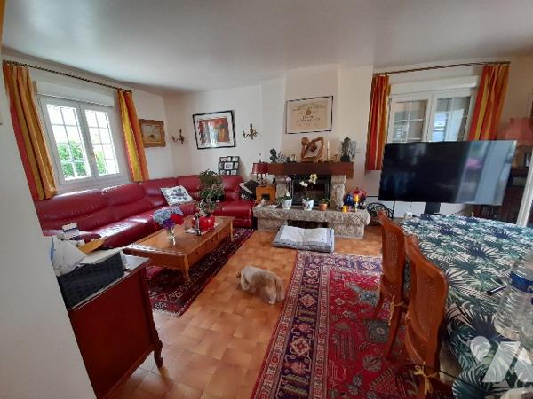 Une maison d'habitation sur sous-sol