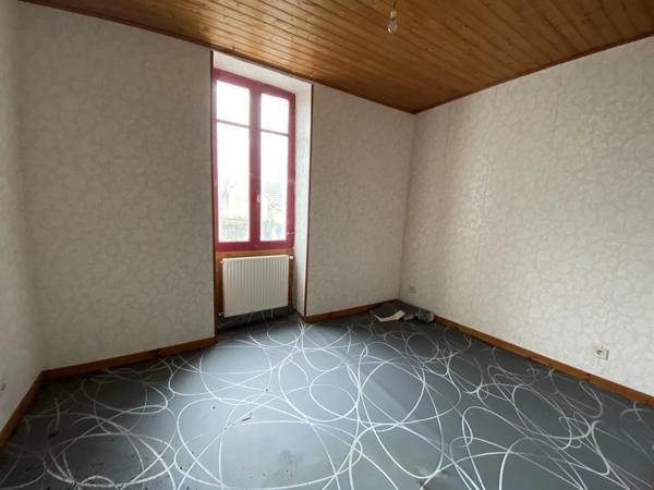 Vente                                                      Immeuble
                        
                     11 pièces                      135 m2                     à Damazan