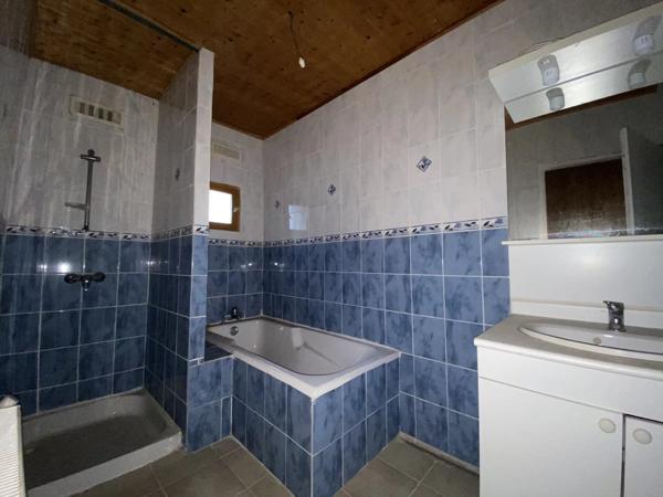 Vente                                                      Immeuble
                        
                     11 pièces                      135 m2                     à Damazan