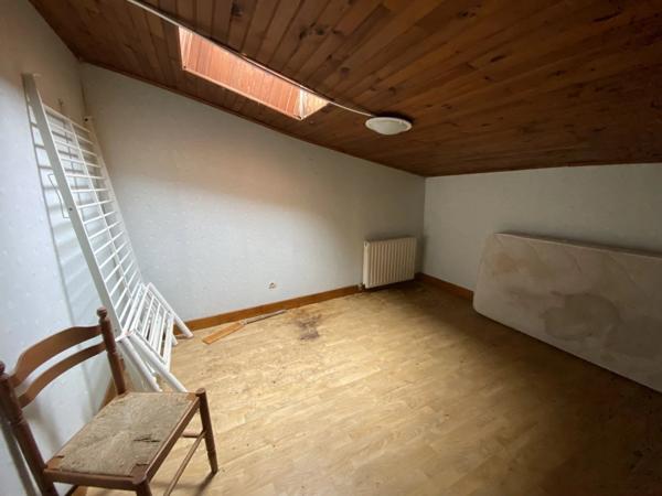 Vente                                                      Immeuble
                        
                     11 pièces                      135 m2                     à Damazan