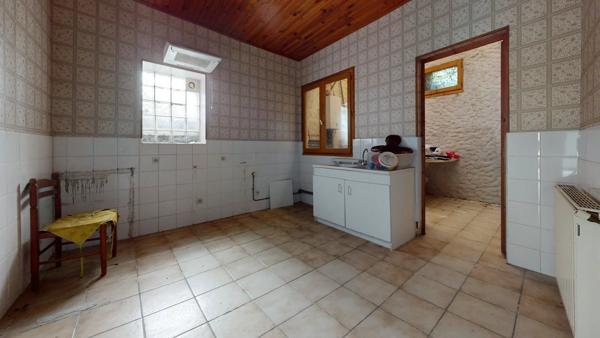 Vente                                                      Immeuble
                        
                     11 pièces                      135 m2                     à Damazan