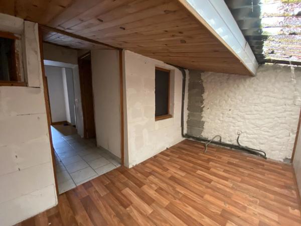 Vente                                                      Immeuble
                        
                     11 pièces                      135 m2                     à Damazan