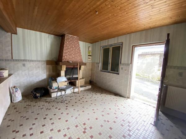 Vente                                                      Immeuble
                        
                     11 pièces                      135 m2                     à Damazan