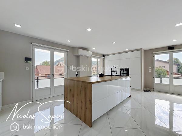 Chirens, En Exclusivité avec Nicolas SAPIN(ei)
Venez poser vos valises dans cette magnifique maison fruit d'une rénovation complète de plus de 186m2 sur un terrain de plus de 1000m2 avec piscine!
Vous saurez apprécier sa belle pièce de vie ouverte avec une cuisine équipée. 
Egalement de plain-pied, une suite parentale, une buanderie et toilette séparée.
A l'étage, une spacieuse pièce de vie avec une cuisine entièrement équipée, une salle de bain, deux chambres et toilette séparé.
Pour votre confort: climatisation réversible sur les deux niveaux, poêle à bois, double vitrage, cuisine d'été, abri piscine motorisé, terrain de pétanque, cour goudronnée. 
Un garage isolé avec porte automatique complète ce bien. 
Vous disposerez également d'une installation de 22 panneaux photovoltaïques développant 21 KWc! 
La rénovation de qualité et les multiples possibilités d'aménagement sont de réels atouts. 
A visiter sans tarder !