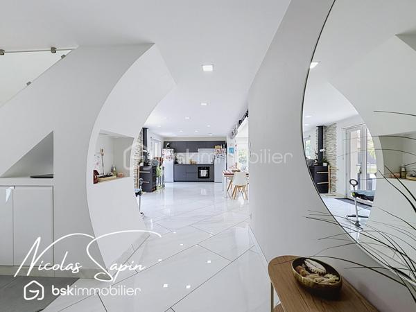 Chirens, En Exclusivité avec Nicolas SAPIN(ei)
Venez poser vos valises dans cette magnifique maison fruit d'une rénovation complète de plus de 186m2 sur un terrain de plus de 1000m2 avec piscine!
Vous saurez apprécier sa belle pièce de vie ouverte avec une cuisine équipée. 
Egalement de plain-pied, une suite parentale, une buanderie et toilette séparée.
A l'étage, une spacieuse pièce de vie avec une cuisine entièrement équipée, une salle de bain, deux chambres et toilette séparé.
Pour votre confort: climatisation réversible sur les deux niveaux, poêle à bois, double vitrage, cuisine d'été, abri piscine motorisé, terrain de pétanque, cour goudronnée. 
Un garage isolé avec porte automatique complète ce bien. 
Vous disposerez également d'une installation de 22 panneaux photovoltaïques développant 21 KWc! 
La rénovation de qualité et les multiples possibilités d'aménagement sont de réels atouts. 
A visiter sans tarder !
