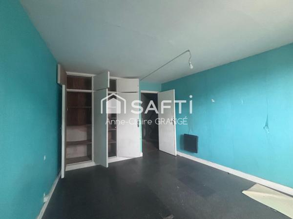 Rare sur le secteur, maison avec vitrine sur rue passante