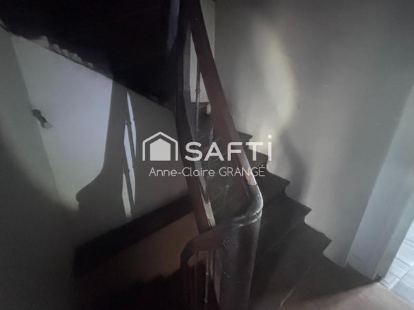 Rare sur le secteur, maison avec vitrine sur rue passante