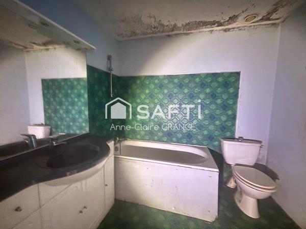 Rare sur le secteur, maison avec vitrine sur rue passante