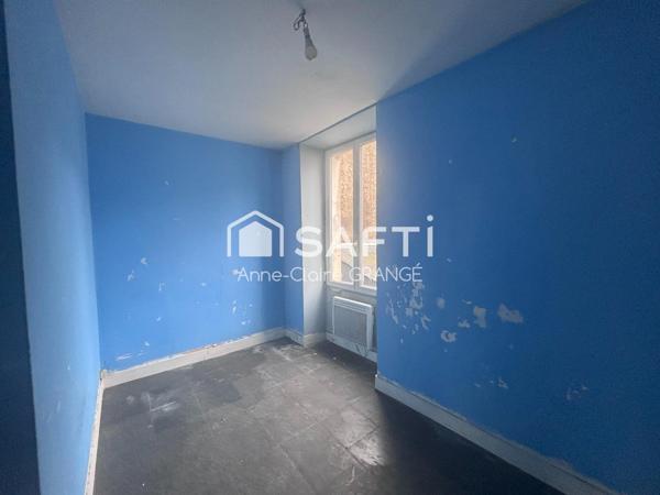 Rare sur le secteur, maison avec vitrine sur rue passante