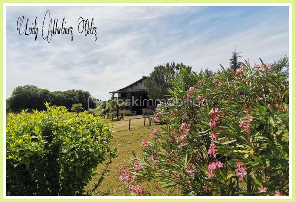 À seulement quelques minutes de la station thermale de Barbotan-les-Thermes, découvrez cet ensemble immobilier de type chalet d'environ 300 m², implanté sur un agréable terrain arboré de 2 500 m², offrant une excellente opportunité d'investissement.

La propriété comprend :

- 5 appartements T3 d'environ 50 m² chacun, disposant tous d'une terrasse privative ;
- 1 studio ;
- Un vaste local anciennement à usage commercial, pouvant être aménagé en deux appartements supplémentaires (sous réserve des autorisations nécessaires), permettant ainsi d'optimiser encore le potentiel locatif.

Un investissement rentable

Les cinq appartements sont actuellement loués meublés avec des baux renouvelables, générant 2 450 € de loyers mensuels, soit 29 400 € de revenus locatifs annuels.

Grâce à sa proximité immédiate de la station thermale de Barbotan-les-Thermes, l'ensemble se prête également parfaitement à la location saisonnière destinée aux curistes, avec des loyers observés compris entre 550 € et 800 € pour une cure de trois semaines, offrant une belle perspective d'optimisation des revenus.

Les atouts

- Ensemble immobilier de 300 m².
- Terrain arboré et entretenu d'environ 2 300 m².
- Terrasse privative pour chaque T3.
- Revenus locatifs immédiats.
- Potentiel de création de deux logements supplémentaires.
- Secteur calme et recherché, à proximité des thermes.

Informations complémentaires

- Prix de vente : 179 990 €.
- Construction de 1985.
- Bien vendu meublé.
- Menuiseries bois simple vitrage.
- Des travaux de rafraîchissement et d'amélioration énergétique sont à prévoir.

Que vous soyez investisseur ou à la recherche d'un projet de reconversion dans l'hébergement touristique, cette propriété représente une opportunité rare de développer un patrimoine immobilier avec un fort potentiel d'évolution.

À visiter sans tarder !
Leidy MARTINEZ ORTIZ ? 0784420905 l.martinezortiz@bskimmobilier.com