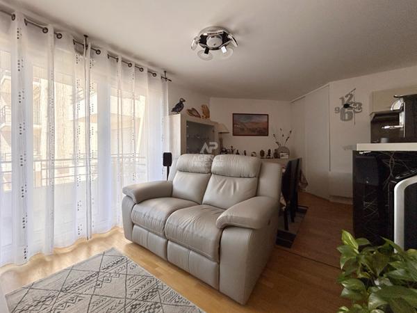 Appartement Carrieres Sous Poissy 2 pièce(s) 38.13 m2 Loyer 900 €/mois charges comprises **  - Référence  9272