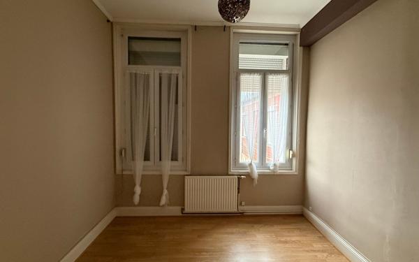 Maison à vendre    7 pièces • 214 m2 Saint-Quentin