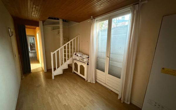 Maison à vendre    7 pièces • 214 m2 Saint-Quentin