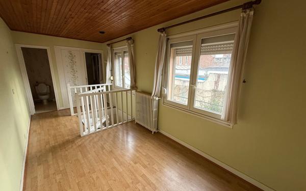 Maison à vendre    7 pièces • 214 m2 Saint-Quentin