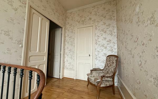 Maison à vendre    7 pièces • 214 m2 Saint-Quentin