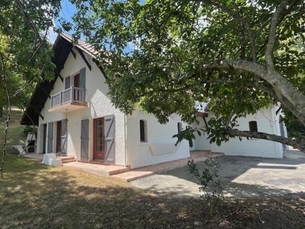 PLAISANCE du Gers(32) : ELEGANTE MAISON D'ARCHITECTE 185m2, sans travaux, 6.900m2 de terrain arboré, grande piece de vie, 4  chambres, cheminée, une valeur süre....