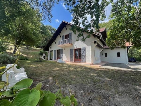 PLAISANCE du Gers(32) : ELEGANTE MAISON D'ARCHITECTE 185m2, sans travaux, 6.900m2 de terrain arboré, grande piece de vie, 4  chambres, cheminée, une valeur süre....