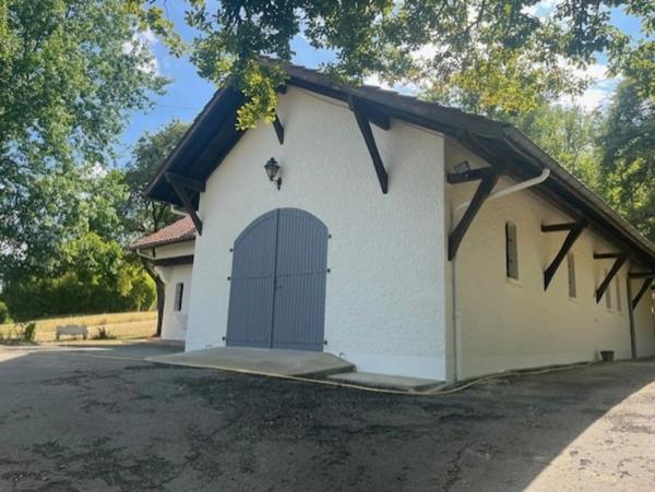 PLAISANCE du Gers(32) : ELEGANTE MAISON D'ARCHITECTE 185m2, sans travaux, 6.900m2 de terrain arboré, grande piece de vie, 4  chambres, cheminée, une valeur süre....