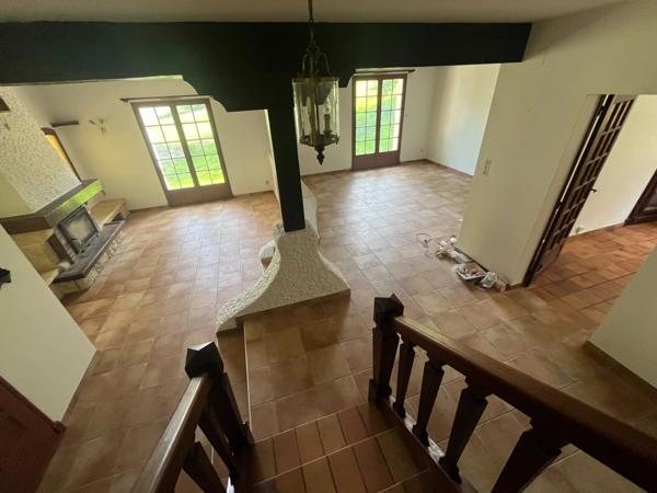 PLAISANCE du Gers(32) : ELEGANTE MAISON D'ARCHITECTE 185m2, sans travaux, 6.900m2 de terrain arboré, grande piece de vie, 4  chambres, cheminée, une valeur süre....