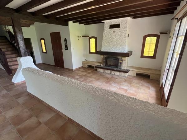 PLAISANCE du Gers(32) : ELEGANTE MAISON D'ARCHITECTE 185m2, sans travaux, 6.900m2 de terrain arboré, grande piece de vie, 4  chambres, cheminée, une valeur süre....