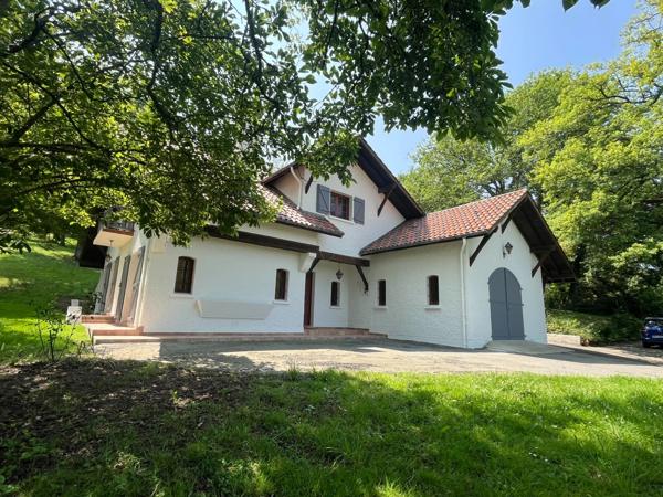 PLAISANCE du Gers(32) : ELEGANTE MAISON D'ARCHITECTE 185m2, sans travaux, 6.900m2 de terrain arboré, grande piece de vie, 4  chambres, cheminée, une valeur süre....