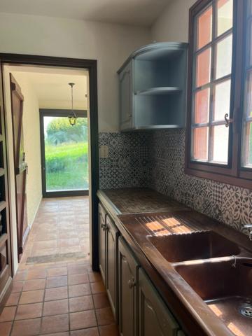 PLAISANCE du Gers(32) : ELEGANTE MAISON D'ARCHITECTE 185m2, sans travaux, 6.900m2 de terrain arboré, grande piece de vie, 4  chambres, cheminée, une valeur süre....