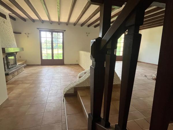 PLAISANCE du Gers(32) : ELEGANTE MAISON D'ARCHITECTE 185m2, sans travaux, 6.900m2 de terrain arboré, grande piece de vie, 4  chambres, cheminée, une valeur süre....