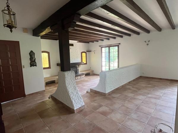 PLAISANCE du Gers(32) : ELEGANTE MAISON D'ARCHITECTE 185m2, sans travaux, 6.900m2 de terrain arboré, grande piece de vie, 4  chambres, cheminée, une valeur süre....