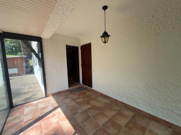 PLAISANCE du Gers(32) : ELEGANTE MAISON D'ARCHITECTE 185m2, sans travaux, 6.900m2 de terrain arboré, grande piece de vie, 4  chambres, cheminée, une valeur süre....