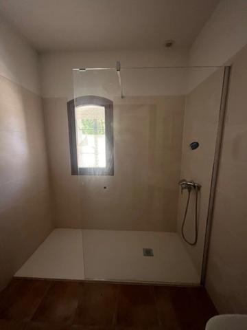 PLAISANCE du Gers(32) : ELEGANTE MAISON D'ARCHITECTE 185m2, sans travaux, 6.900m2 de terrain arboré, grande piece de vie, 4  chambres, cheminée, une valeur süre....