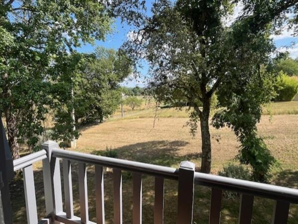 PLAISANCE du Gers(32) : ELEGANTE MAISON D'ARCHITECTE 185m2, sans travaux, 6.900m2 de terrain arboré, grande piece de vie, 4  chambres, cheminée, une valeur süre....