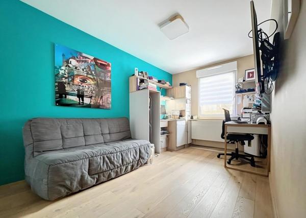 APPARTEMENT DE STANDING AVEC TERRASSE DONNANT SUR LE JARDIN