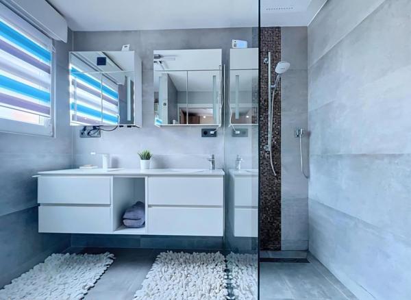 APPARTEMENT DE STANDING AVEC TERRASSE DONNANT SUR LE JARDIN