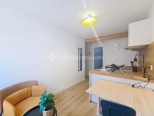 Location                                                      Appartement
                        
                     2 pièces                      25 m2                     à Clermont-Ferrand