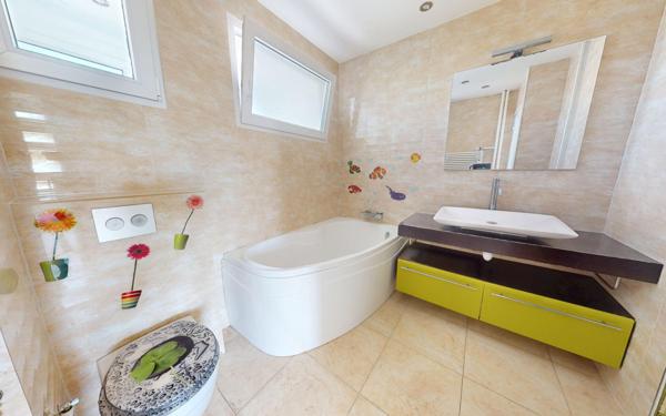 Appartement à louer    3 pièces • 65,22 m2 Hoenheim