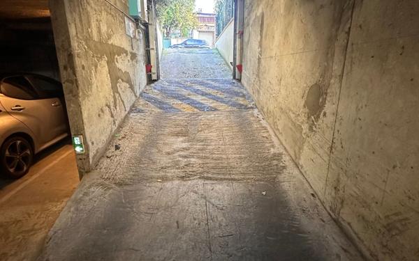 Stationnement à louer    Rosny-sous-Bois