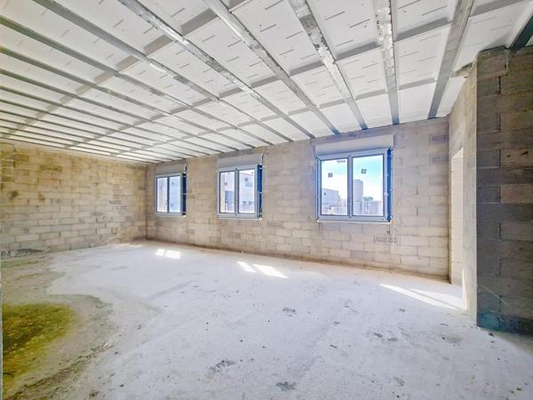 Bâtiment pour bureaux + entrepôt Le THOR