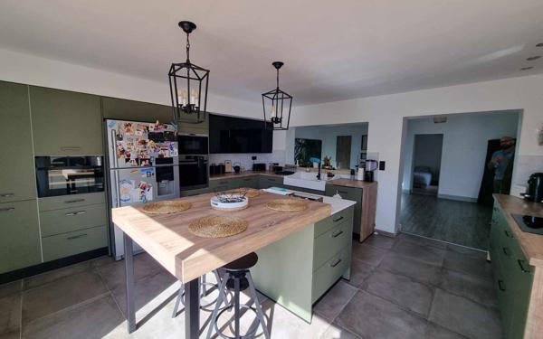 Maison à vendre    6 pièces •  Montfavet - Avignon