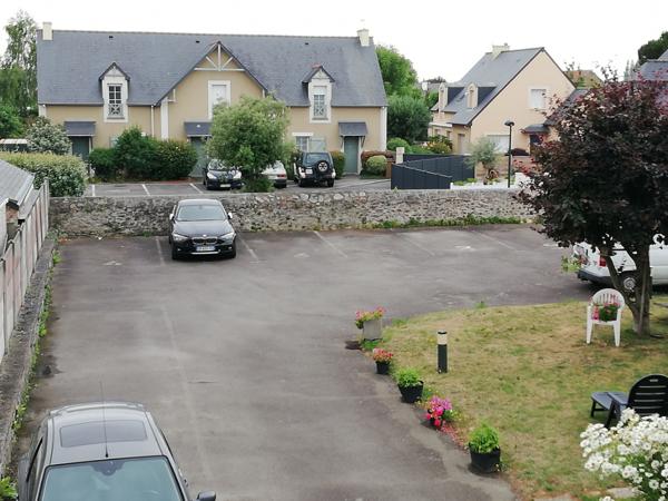 T2 centre Ploubalay avec parking