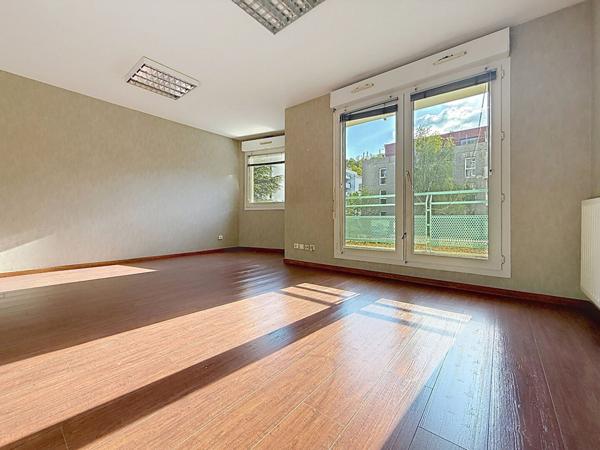 Saint Etienne Secteur Nord, appartement 3 pièces de 72,62 m2 habitables avec petits balcons, garage sécurisé et cave.