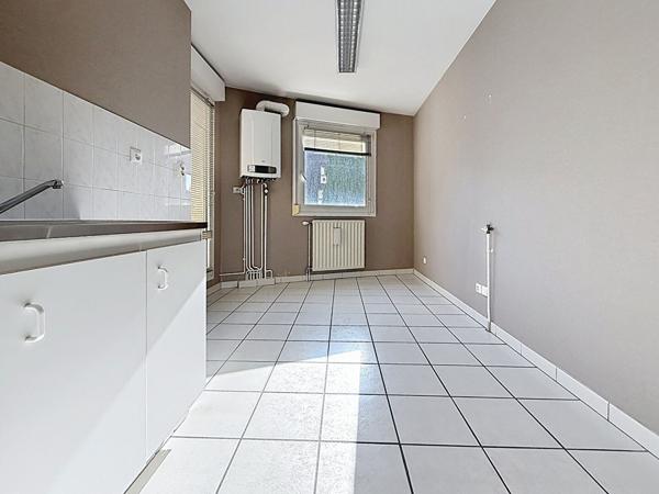 Saint Etienne Secteur Nord, appartement 3 pièces de 72,62 m2 habitables avec petits balcons, garage sécurisé et cave.