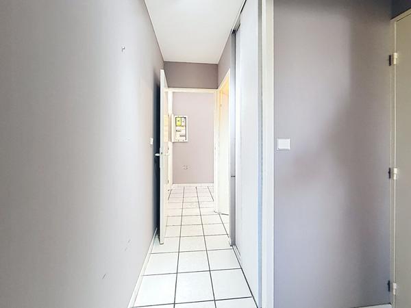 Saint Etienne Secteur Nord, appartement 3 pièces de 72,62 m2 habitables avec petits balcons, garage sécurisé et cave.