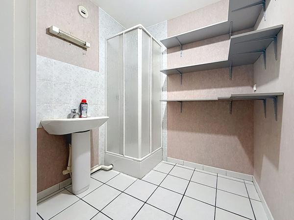 Saint Etienne Secteur Nord, appartement 3 pièces de 72,62 m2 habitables avec petits balcons, garage sécurisé et cave.