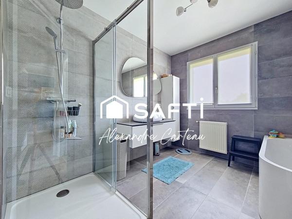 Traditionnelle rénovée 4 chambres, 2 bureaux, atelier, jacuzzi, piscine