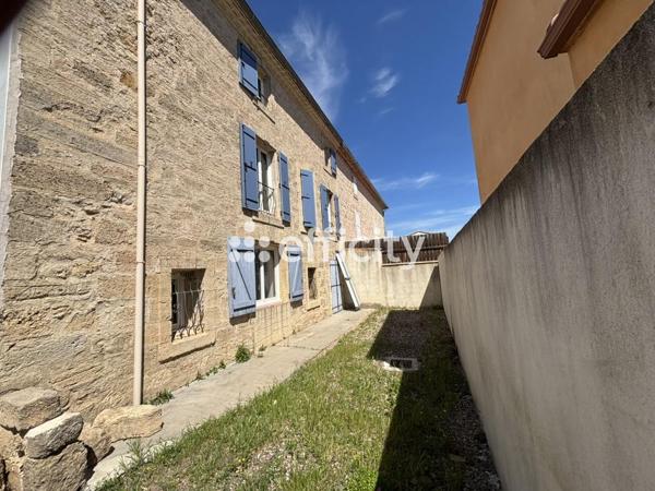 Appartement
         5 pièces
        - 168 m² 343 200 € *