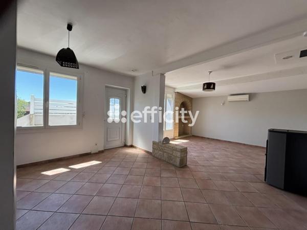 Appartement
         5 pièces
        - 168 m² 343 200 € *