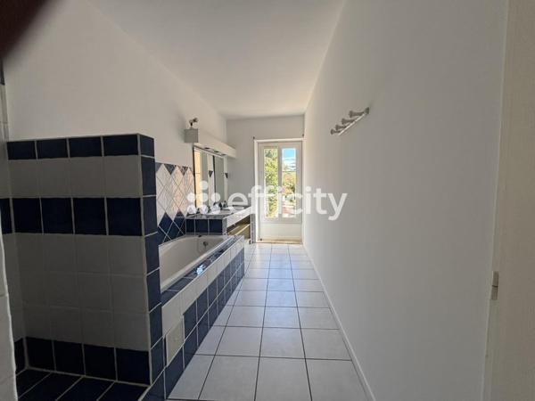 Appartement
         5 pièces
        - 168 m² 343 200 € *