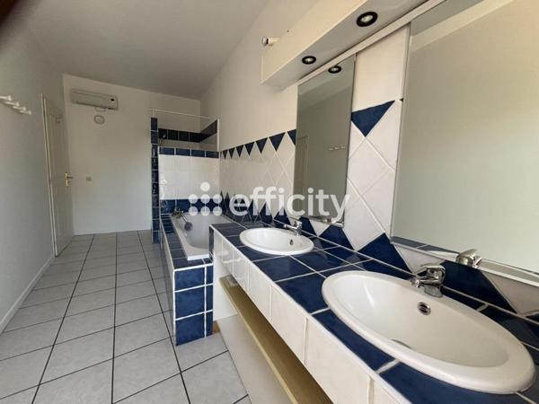 Appartement
         5 pièces
        - 168 m² 343 200 € *